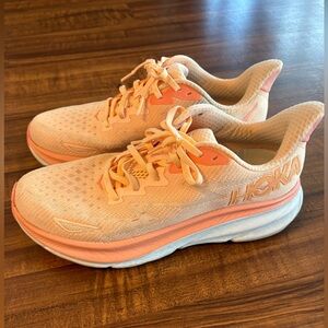 Hoka Clifton 9 Shoes - Size 8.5